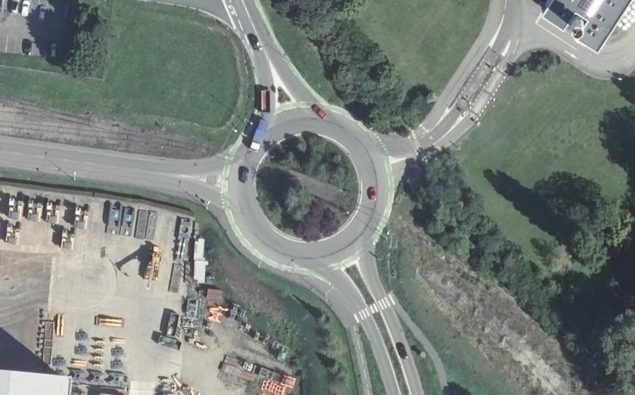 Vue aérienne du Rond-point anonyme n°18095339