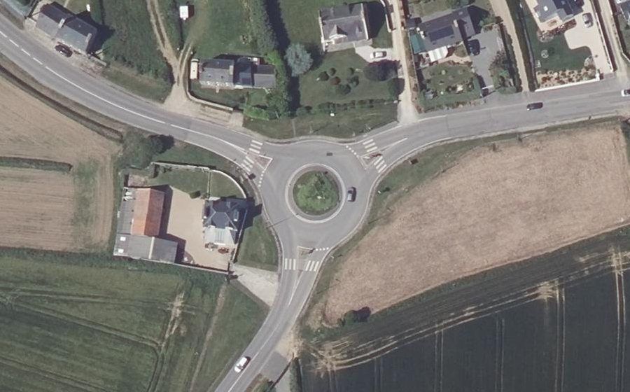 Vue aérienne du Rond-point anonyme n°18099487