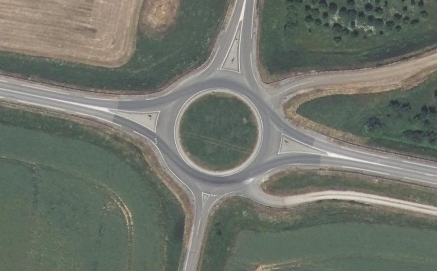 Vue aérienne du Rond-point anonyme n°181055796