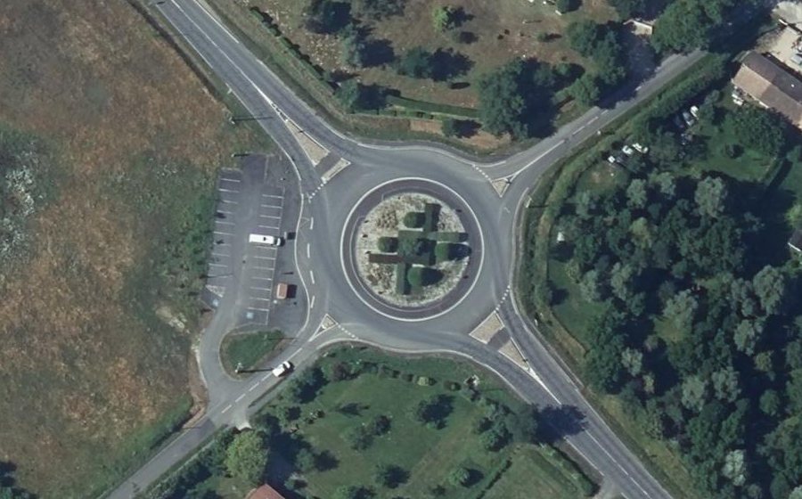 Vue aérienne du Rond-point anonyme n°181110434