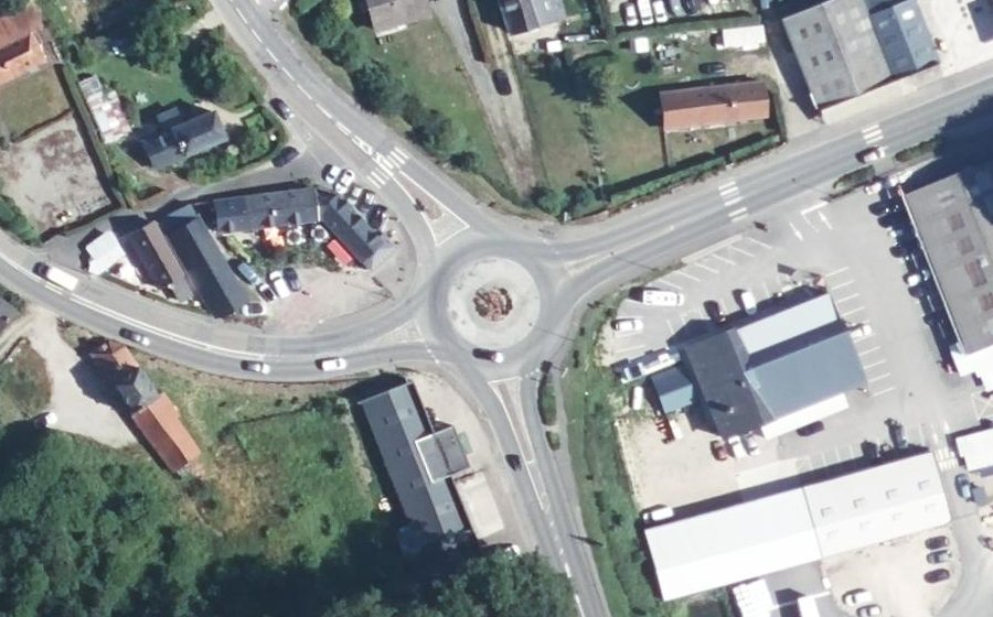 Vue aérienne du Rond-point anonyme n°181117996