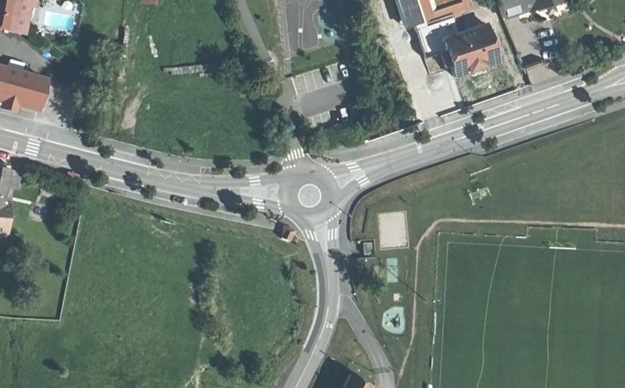Vue aérienne du Rond-point anonyme n°181142155