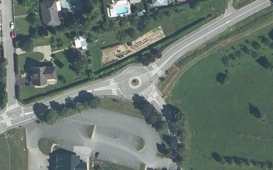 Vue aérienne du Rond-point anonyme n°181142157