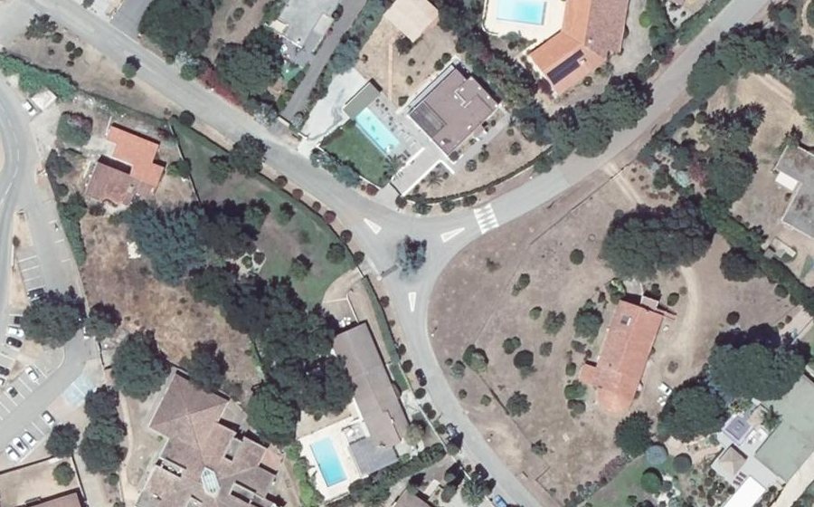 Vue aérienne du Rond-point anonyme n°181174070