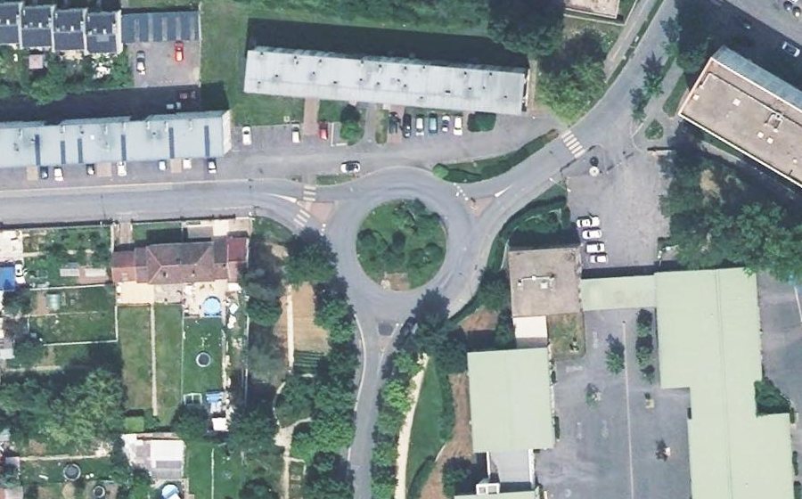 Vue aérienne du Rond-point anonyme n°181226304