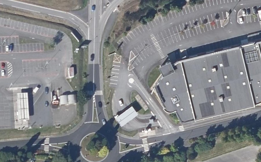 Vue aérienne du Rond-point anonyme n°181230506
