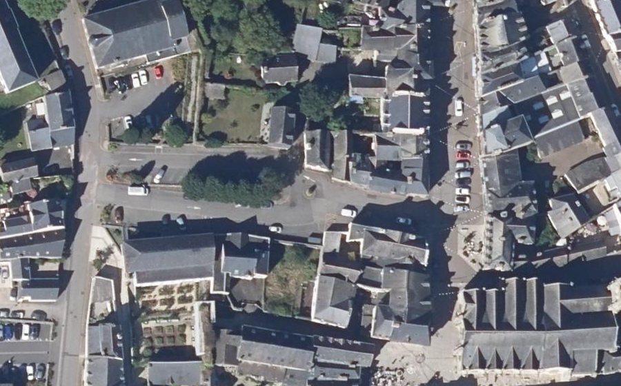 Vue aérienne du Rond-point anonyme n°181252680