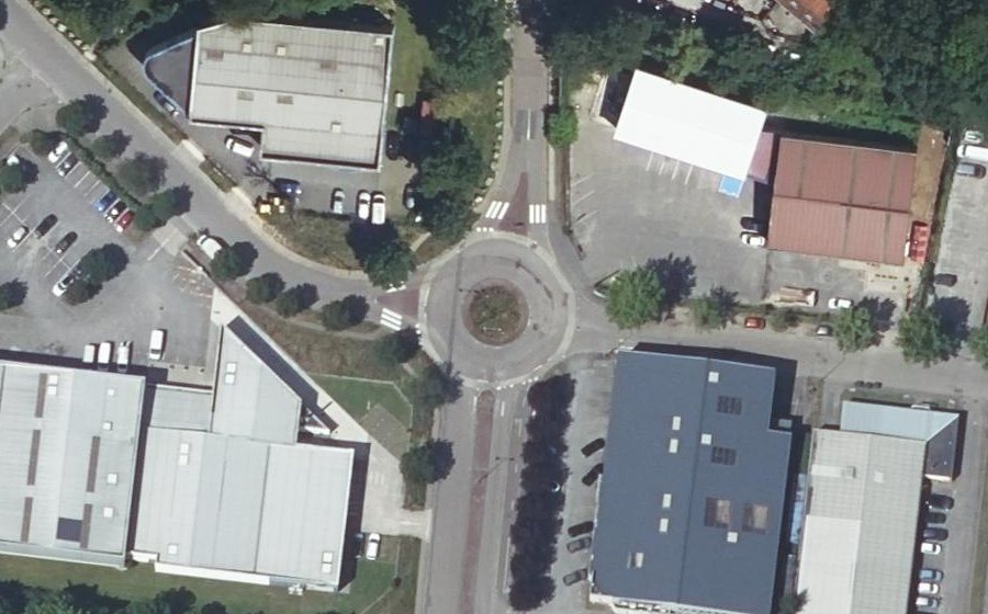 Vue aérienne du Rond-point anonyme n°181255065