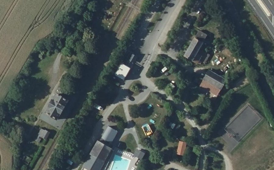 Vue aérienne du Rond-point anonyme n°181305191