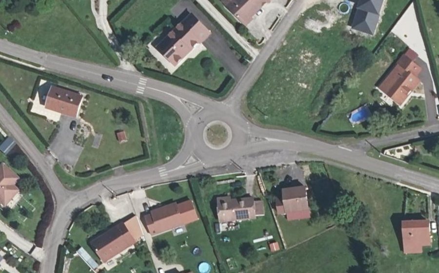 Vue aérienne du Rond-point anonyme n°181412166