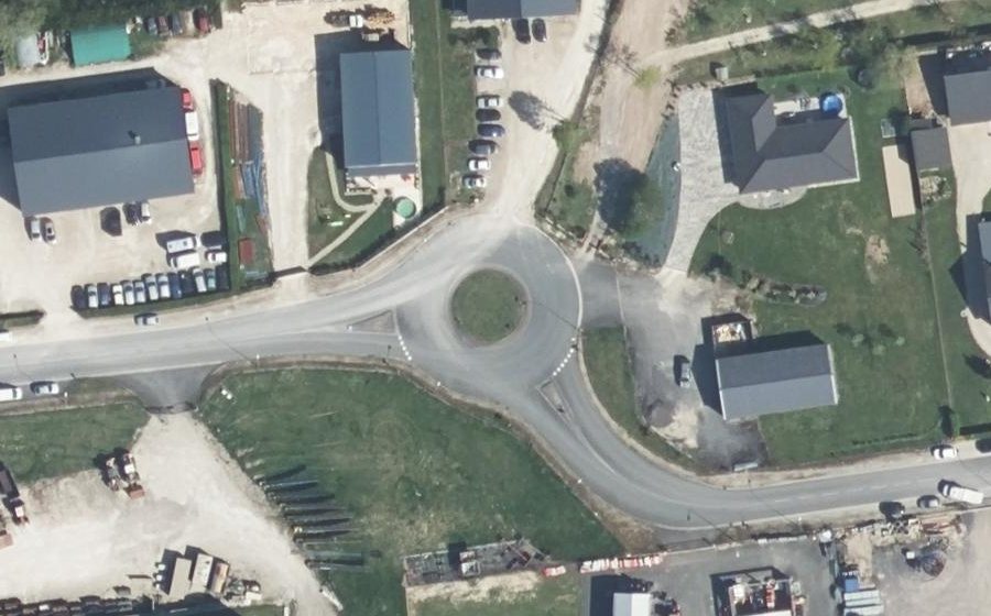 Vue aérienne du Rond-point anonyme n°181419964