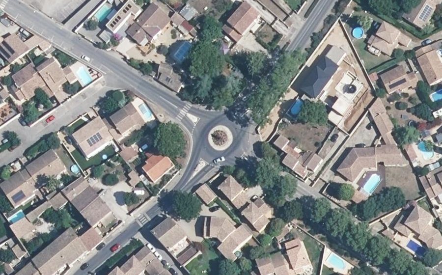 Vue aérienne du Rond-point anonyme n°181571693