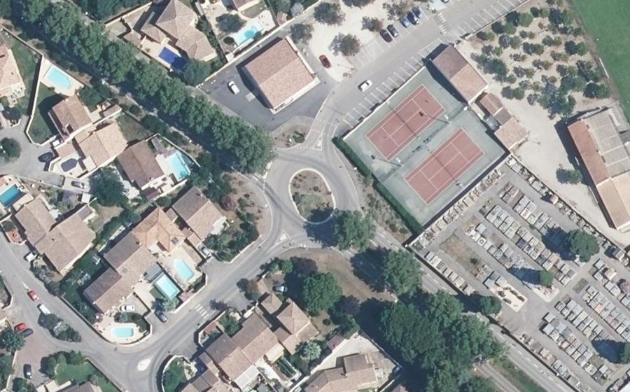 Vue aérienne du Rond-point anonyme n°181571695