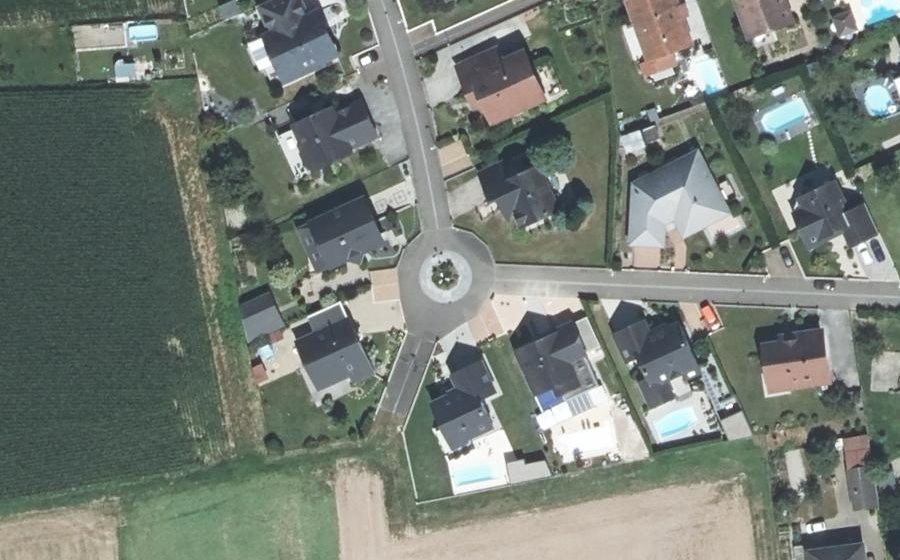 Vue aérienne du Rond-point anonyme n°181645663
