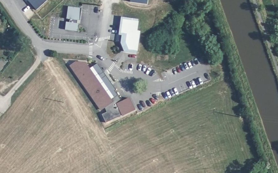 Vue aérienne du Rond-point anonyme n°181707751