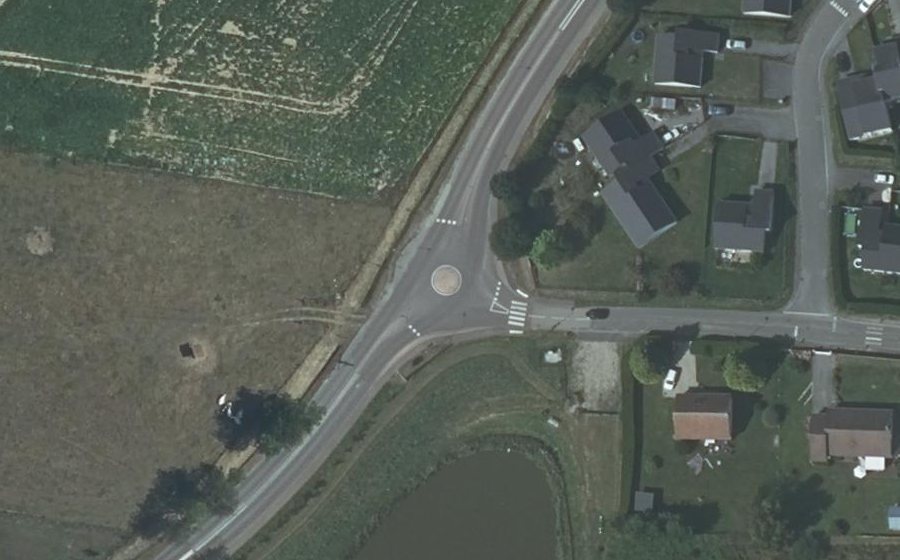 Vue aérienne du Rond-point anonyme n°181721275