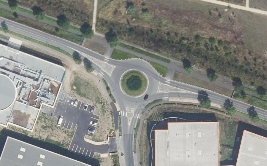Vue aérienne du Rond-point anonyme n°181726258