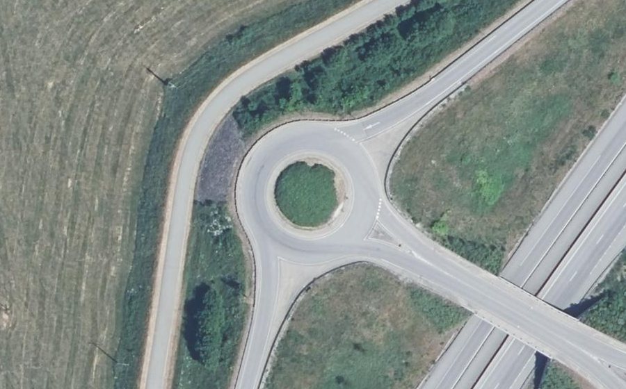 Vue aérienne du Rond-point anonyme n°181751888