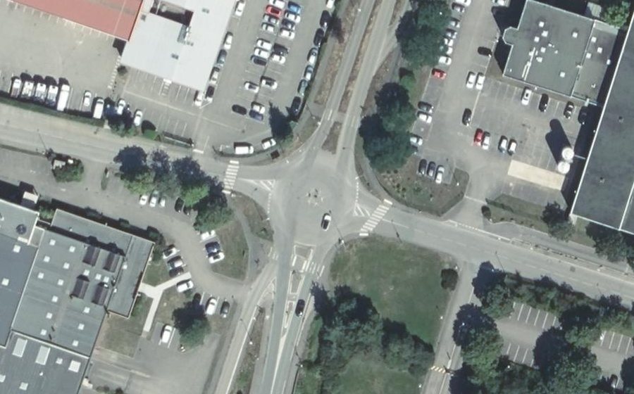 Vue aérienne du Rond-point anonyme n°181825796
