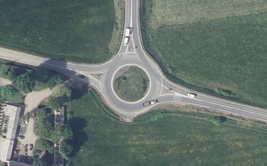 Vue aérienne du Rond-point anonyme n°181902145