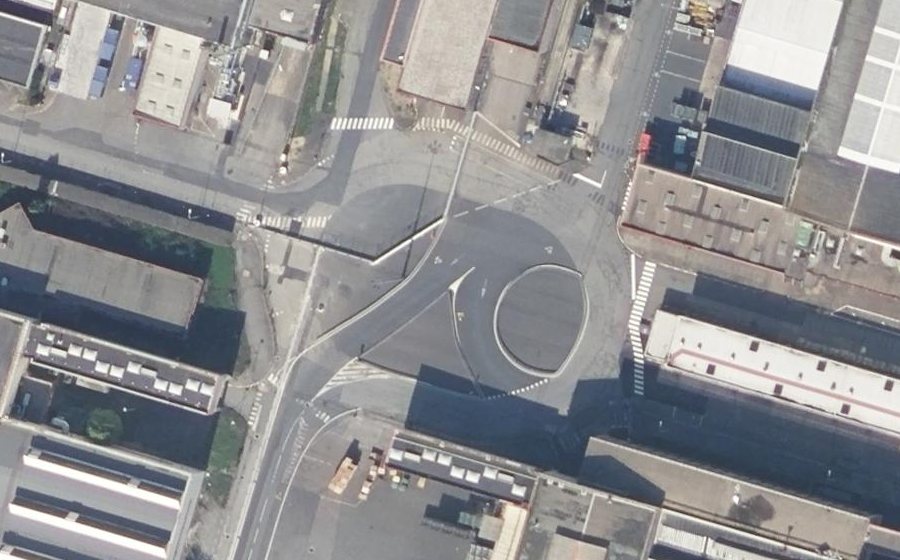 Vue aérienne du Rond-point anonyme n°182027467