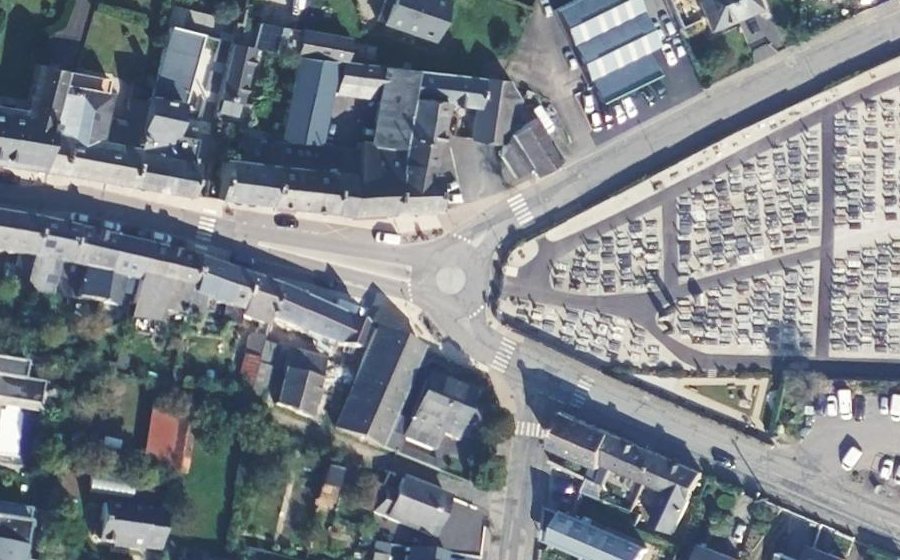Vue aérienne du Rond-point anonyme n°182180410