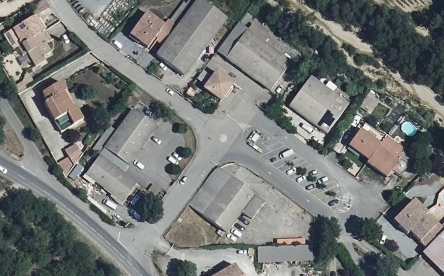 Vue aérienne du Rond-point anonyme n°182188224