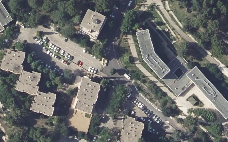 Vue aérienne du Rond-point anonyme n°182250590