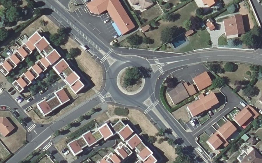 Vue aérienne du Rond-point anonyme n°182329264