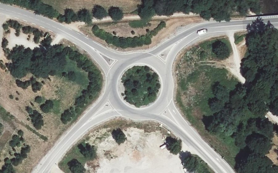 Vue aérienne du Rond-point anonyme n°182444200