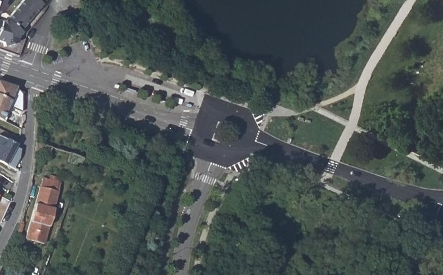 Vue aérienne du Rond-point anonyme n°182502154