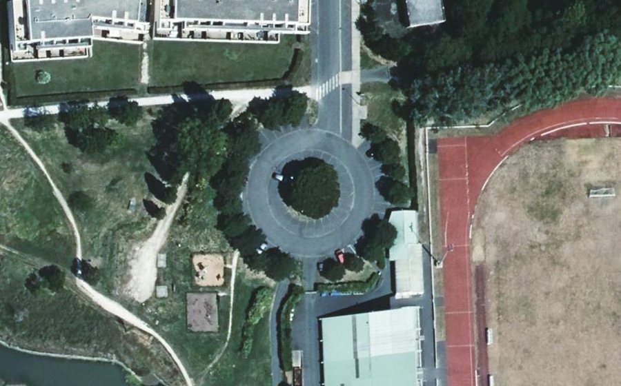 Vue aérienne du Rond-point anonyme n°182534054