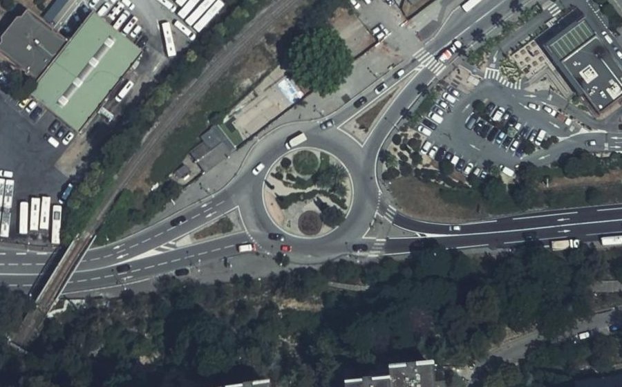 Vue aérienne du Rond-point anonyme n°182559186