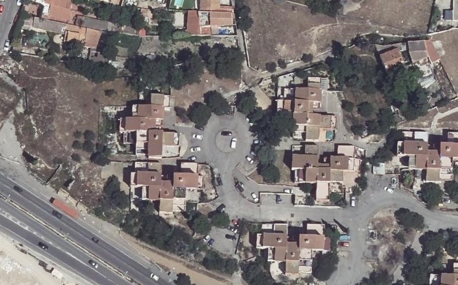 Vue aérienne du Rond-point anonyme n°182669433
