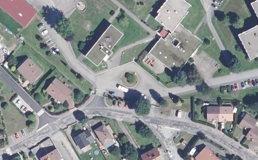 Vue aérienne du Rond-point anonyme n°182736502