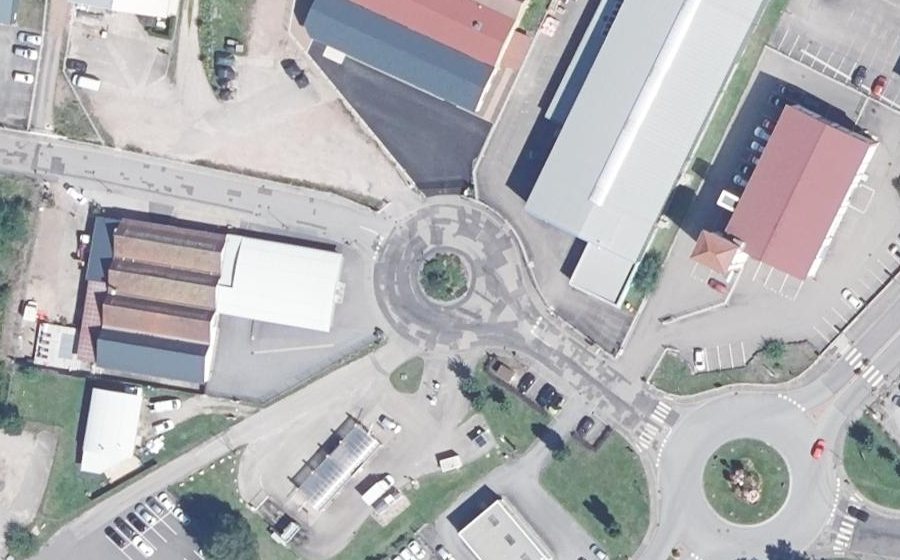 Vue aérienne du Rond-point anonyme n°182748237