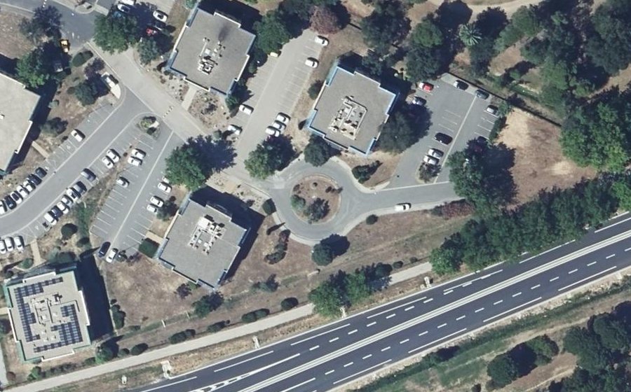 Vue aérienne du Rond-point anonyme n°182750148