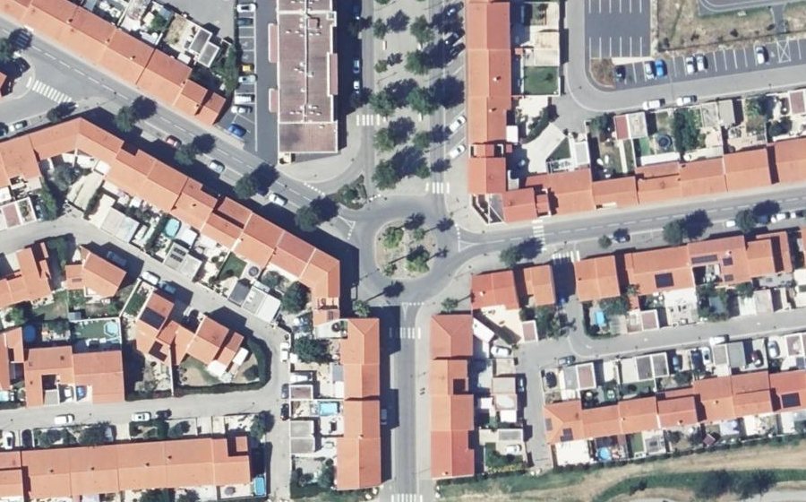 Vue aérienne du Rond-point anonyme n°182779350