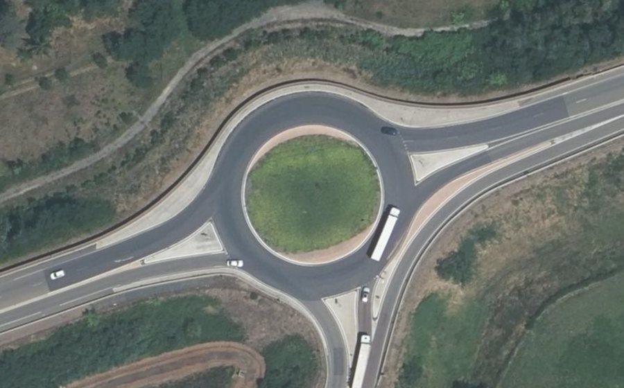Vue aérienne du Rond-point anonyme n°182824566