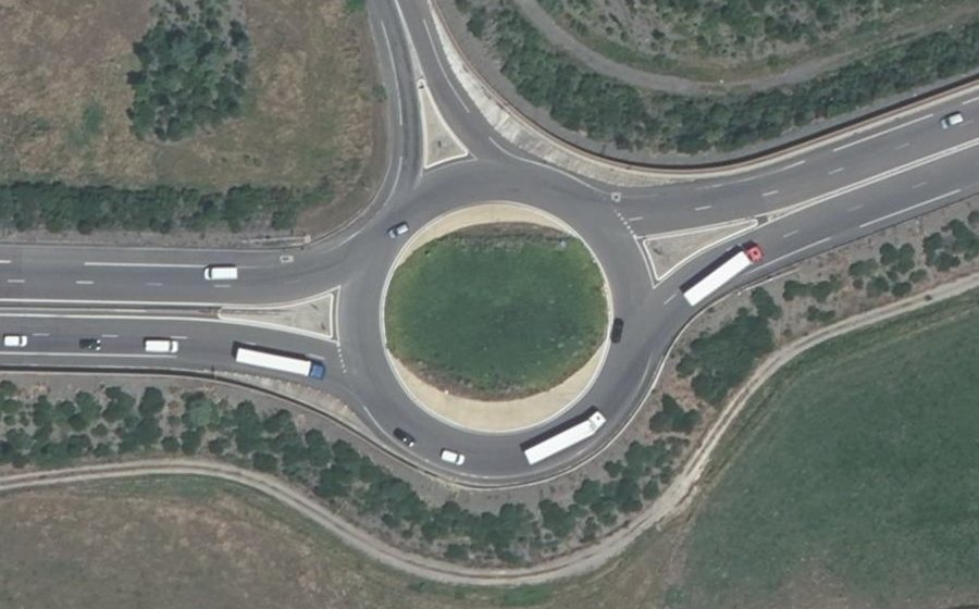 Vue aérienne du Rond-point anonyme n°182824567