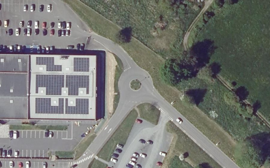 Vue aérienne du Rond-point anonyme n°182898118
