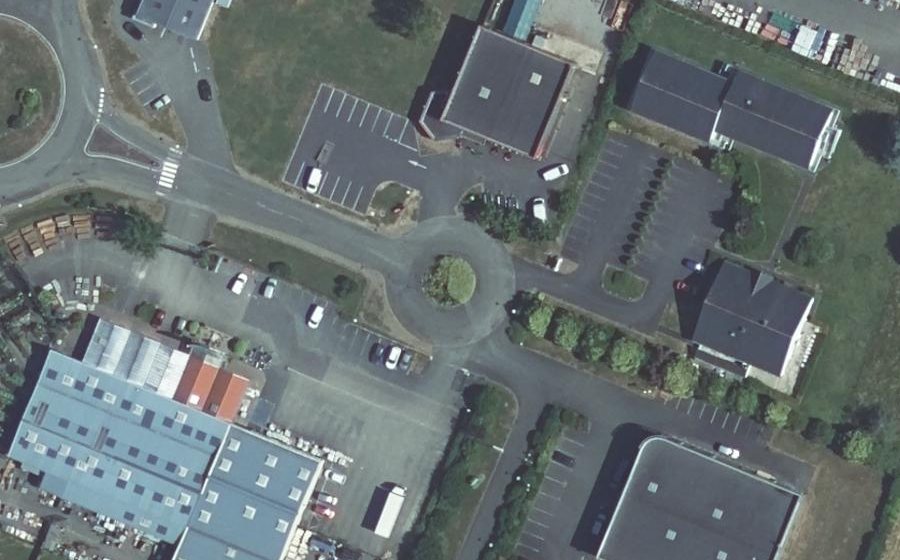 Vue aérienne du Rond-point anonyme n°182926831