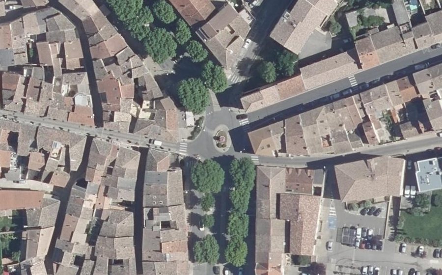 Vue aérienne du Rond-point anonyme n°182976916