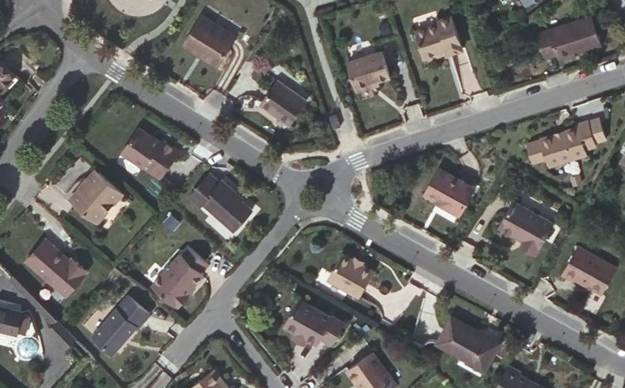 Vue aérienne du Rond-point anonyme n°182996616