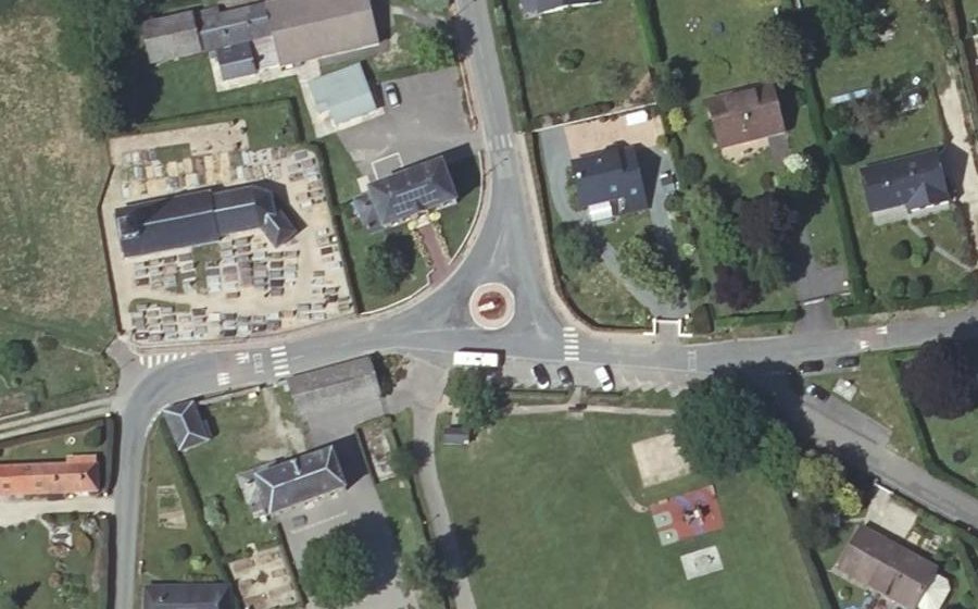Vue aérienne du Rond-point anonyme n°183000125