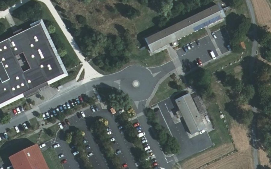 Vue aérienne du Rond-point anonyme n°183009150