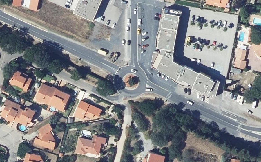 Vue aérienne du Rond-point anonyme n°183066351