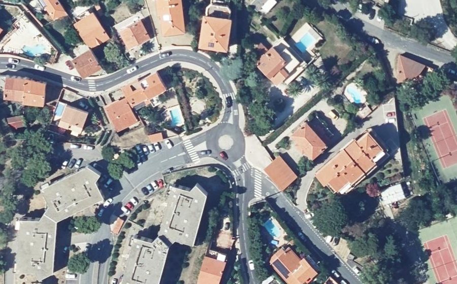 Vue aérienne du Rond-point anonyme n°183130155