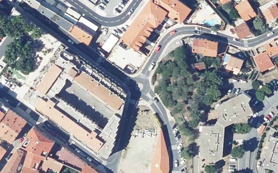 Vue aérienne du Rond-point anonyme n°183130162
