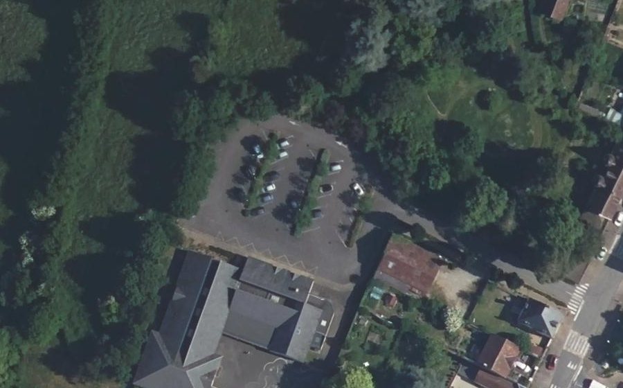Vue aérienne du Rond-point anonyme n°183132232